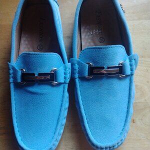 Women's Moonlight Blue Loafers with Gold Detail Size 5 NWT